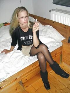 Blondine mit schwarzen Strapsen - Photo #8 / 25 @ x3vid.com.