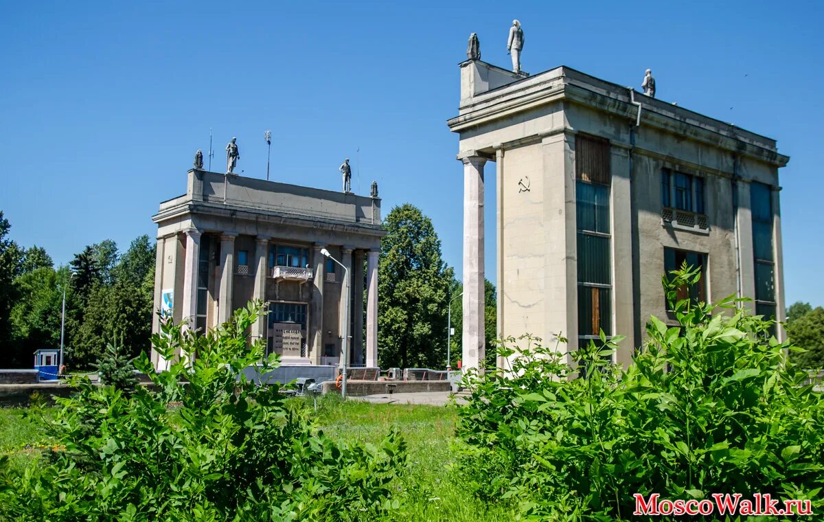 Поселок шлюзы. Посёлок шлюзы в Москве. Поселок шлюзы фото. Здание шлюзов.