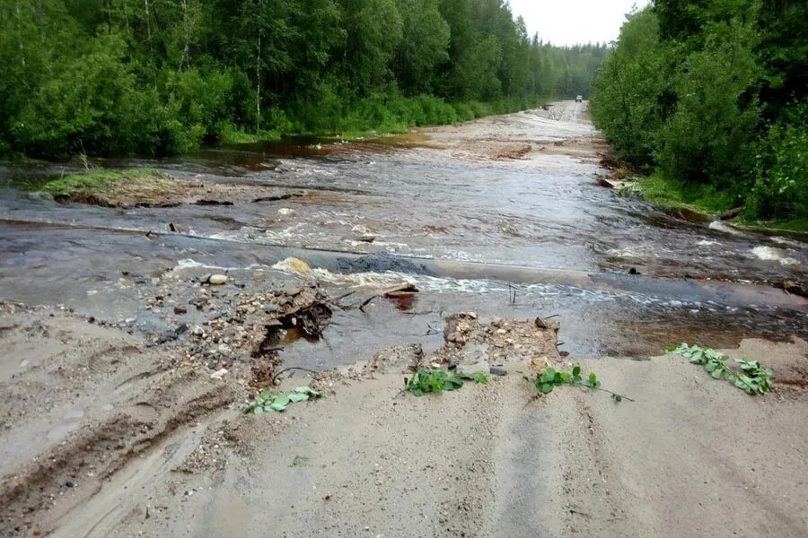 Дорога ираель ижма. Разбитые дороги. Ужасные дороги. Колея на асфальте. Дороги кулая.