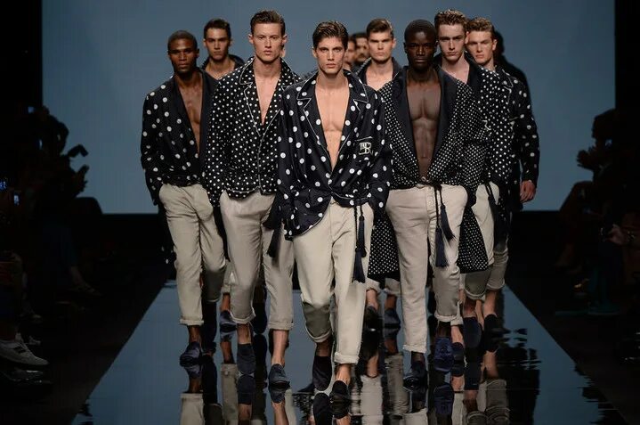 Мода мужские модели Dolce & Gabbana напомнили о вечной любви и семейных ценностях РБК Стиль