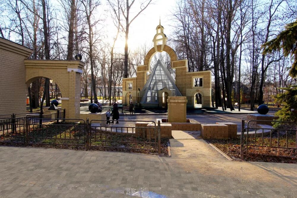 Нижний парк липецк сцена. Парк победы липецк новый. Центральный парк липецк. Парк победы липецк памятник. Новый парк липецк.
