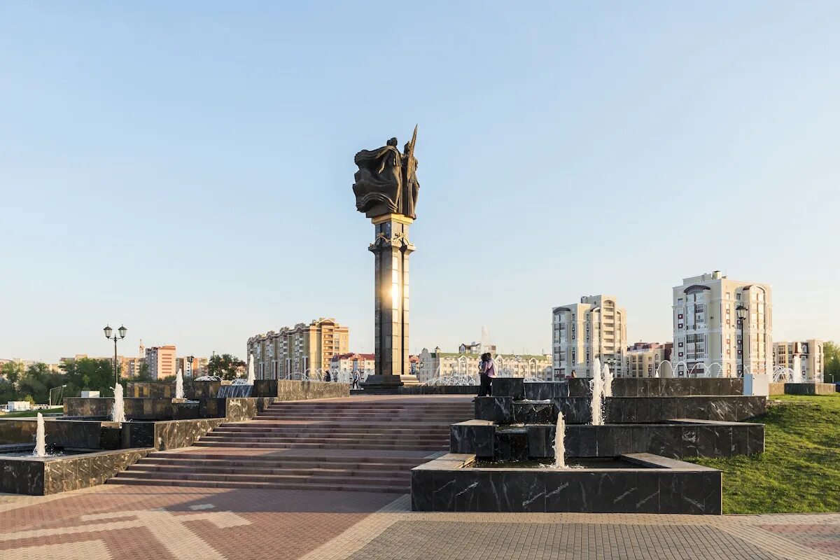 Площадь дружбы народов. Монумент навеки с Россией Саранск. Памятник навеки с Россией Саранск. Площадь дружбы народов Саранск. Монумент дружбы народов "навеки с Россией".