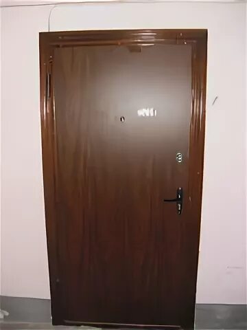 Дверь железная бу. Дверь стальная бу. Входные двери Пенза. Между комнатой двери б/у.