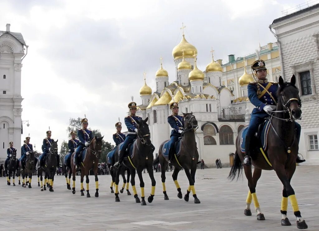 Президентский полк Конная кавалерия. Развод караула в Кремле. Кремль Москва президентский полк. Соборная площадь Московского Кремля развод караула.