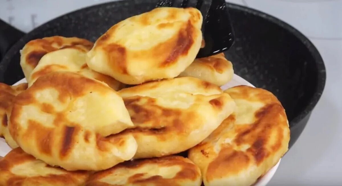 Кухня наизнанку пирожки на кефире. Кухня наизнанку пирожки. кухня наизнанку пирожки из теста на кефире. кухня наизнанку дрожжевые пирожки.