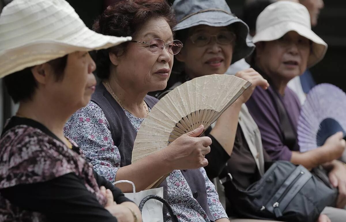 Самое пожилое население. Жители Японии. Пенсионеры в Японии. Пожилые японцы. Пожилые жители Японии.