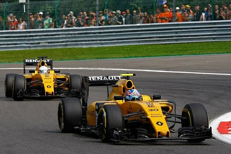 Renault f. Renault f1 2016. Reno f1. Формула 1 Рено 2016г. Рено формула 1 2015 год.