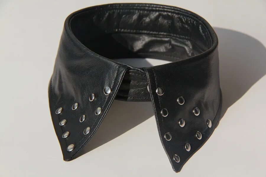 накладные кожаные воротники. кожаный воротник съемный. жесткий кожаный воротник. съемный воротник мужской. воротник из кожи.