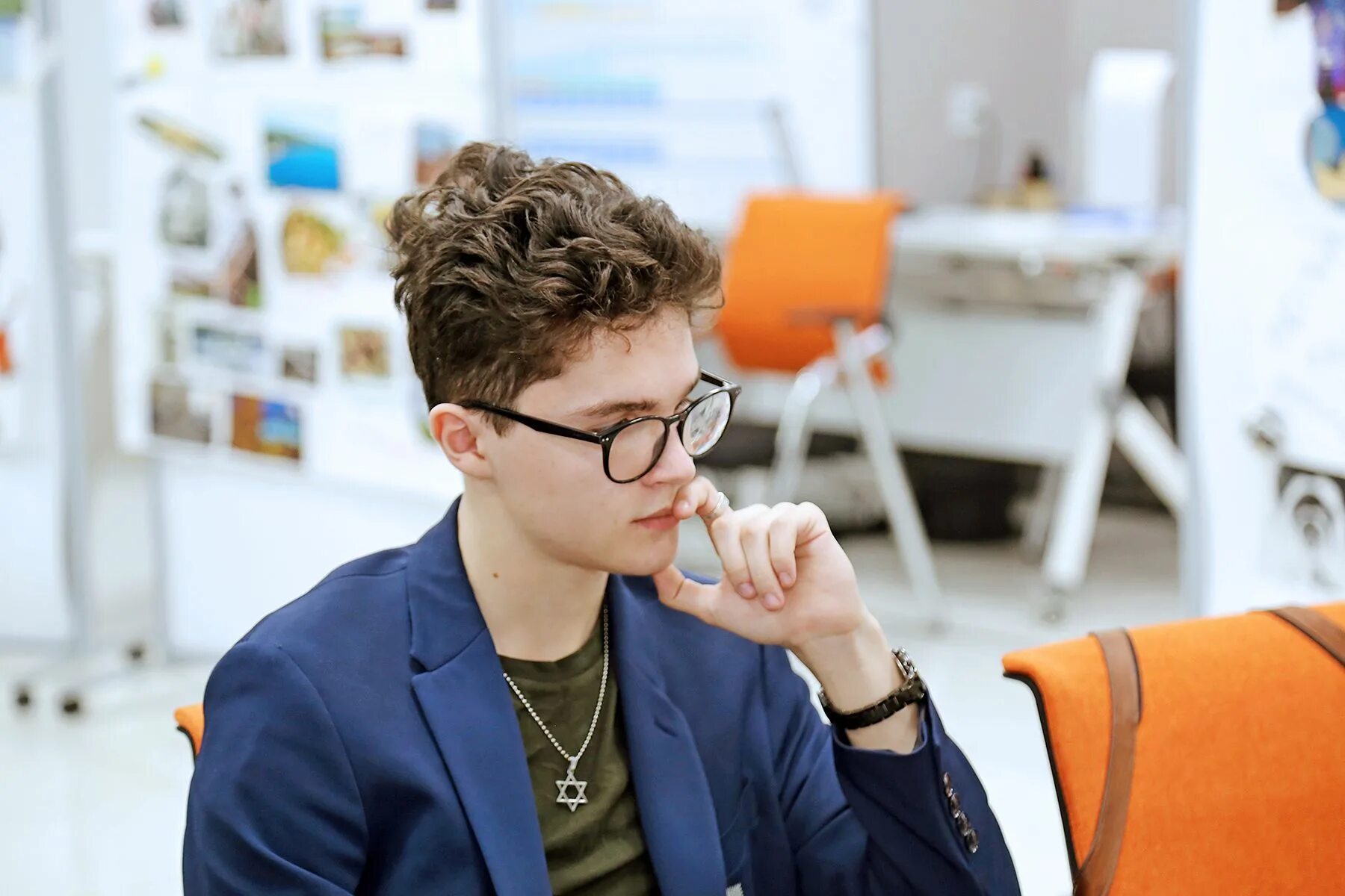 Трансформация это в психологии. Девочки подростки медитируют. Осознанность подростков. Йога на закате. Осознанность подростков.