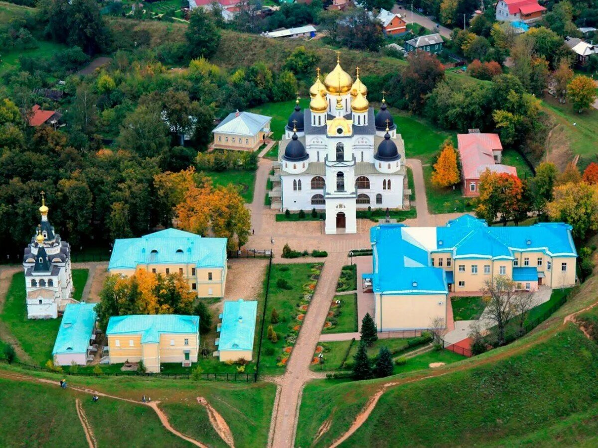 Город на дмитровском. Дмитровский Кремль (музей-заповедник). Дмитровский Кремль в Дмитрове. Город Дмитров Кремль. Дмитровский Кремль достопримечательности Дмитрова.