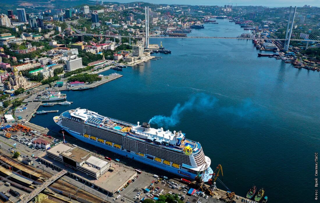 Дв порт. Морской порт владивосток. морской порт города владивостока. круизный лайнер в порту владивостока. японское море порт владивосток.