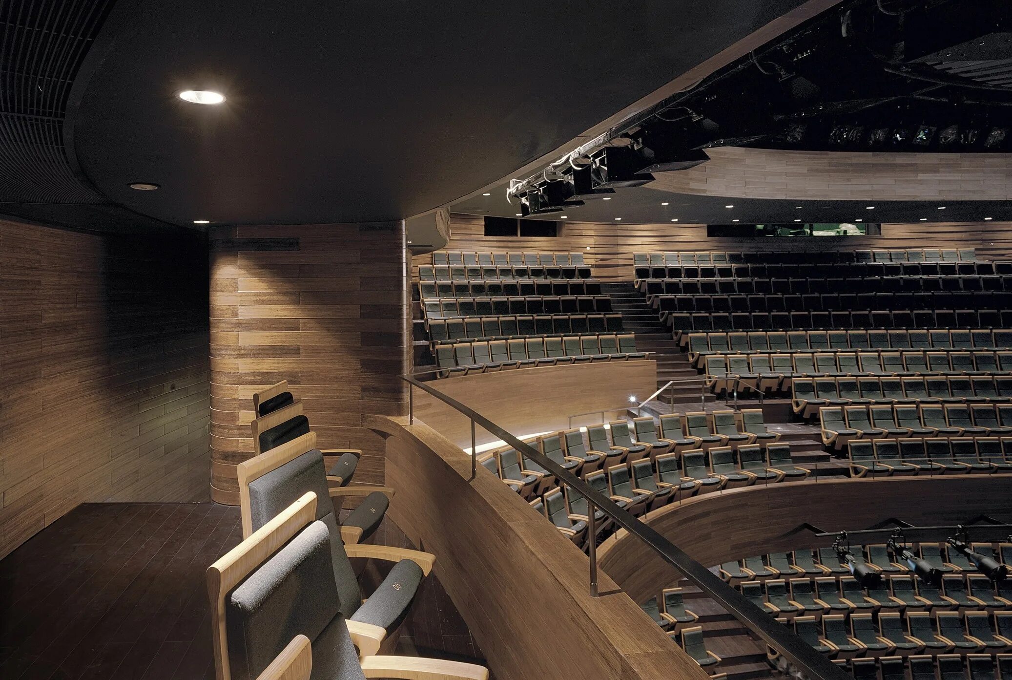 Где происходит современный театр. Оперный театр wuxi grand theatre. оперный театр wuxi grand theatre зал. wuxi grand theatre. янгсу, китай. wuxi grand theatre, уси, китай интерьер.