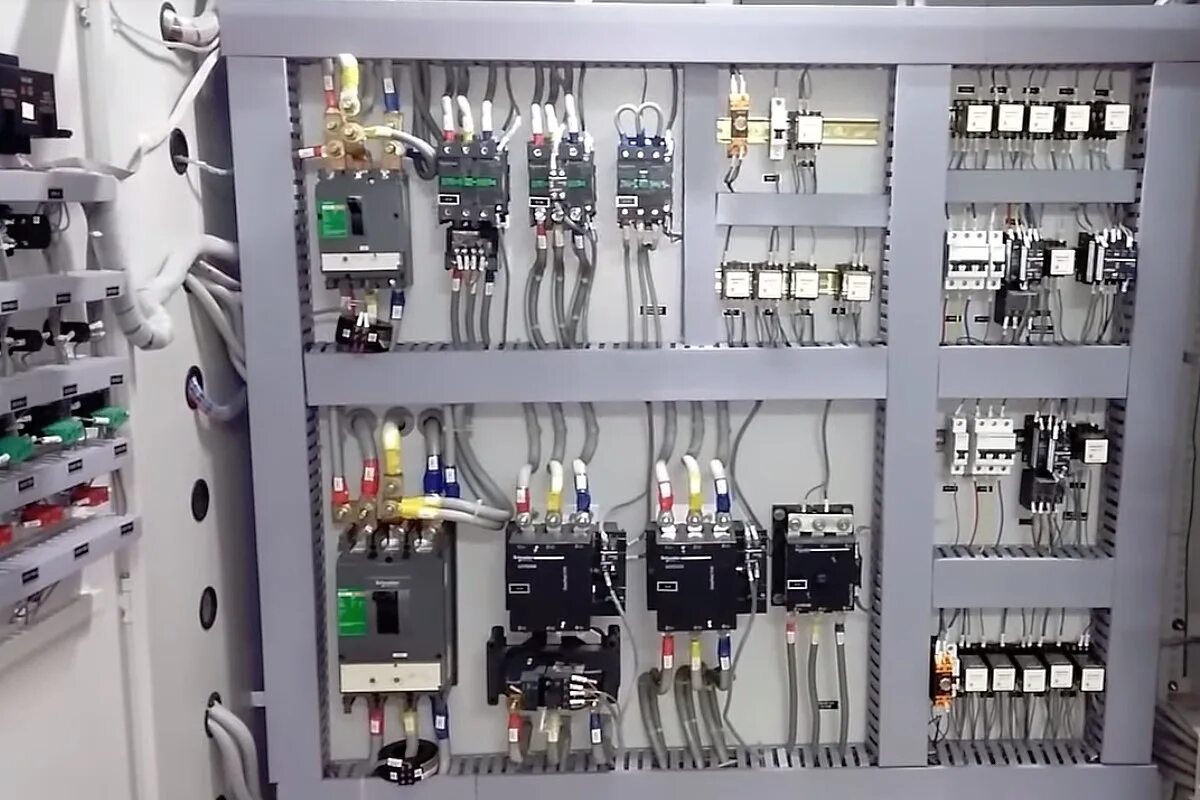 Качественный электромонтаж. Электромонтаж проводов. Адреса электромонтаж. Электромонтаж торговое. Электромонтаж магазин.