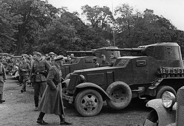 Село нины фото 1939 1945 года File:Captured Soviet prisoners of war used for working duty 1941