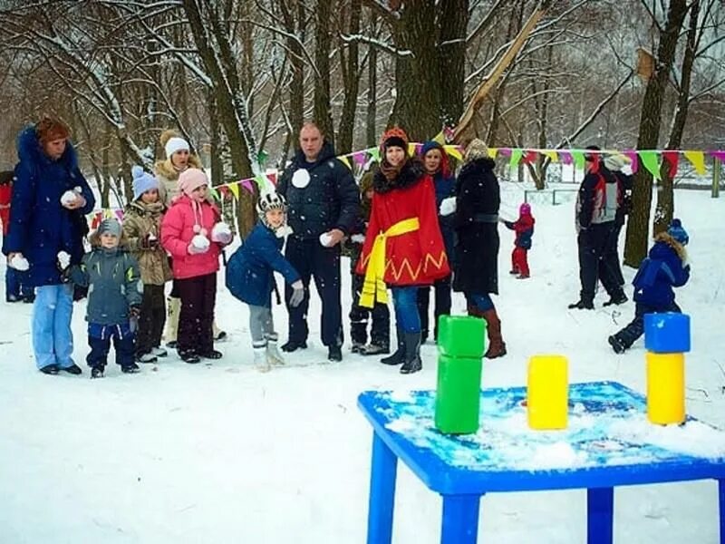 Командные зимние игры. Соревнования на улице зимой для детей. Новогодние забавы для детей на улице. Эстафеты на улице зимой. Зимние эстафеты для детей.