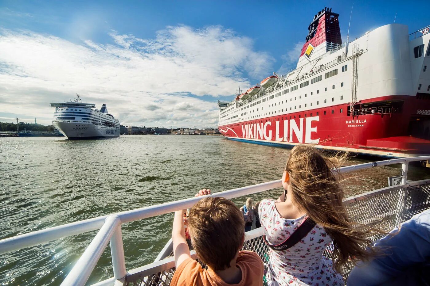 Стрелка васильевского острова санкт-петербург кунсткамера. Турпоездка в санкт-петербург. Круизный лайнер в санкт-петербурге. Балтийское море питер круизный лайнер. Белые ночи в питере август.