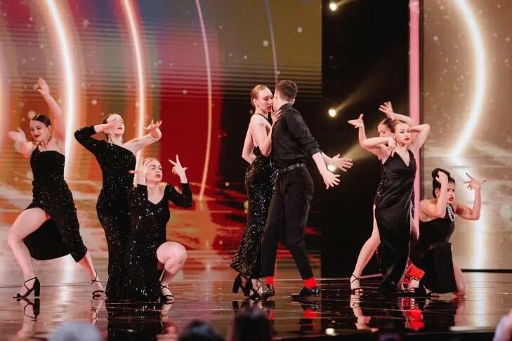Когда выйдут танцы 2. Катя Решетникова 2022. Танцы на ТНТ 2022 судьи. Танцоры на сцене. Шоу танцы.