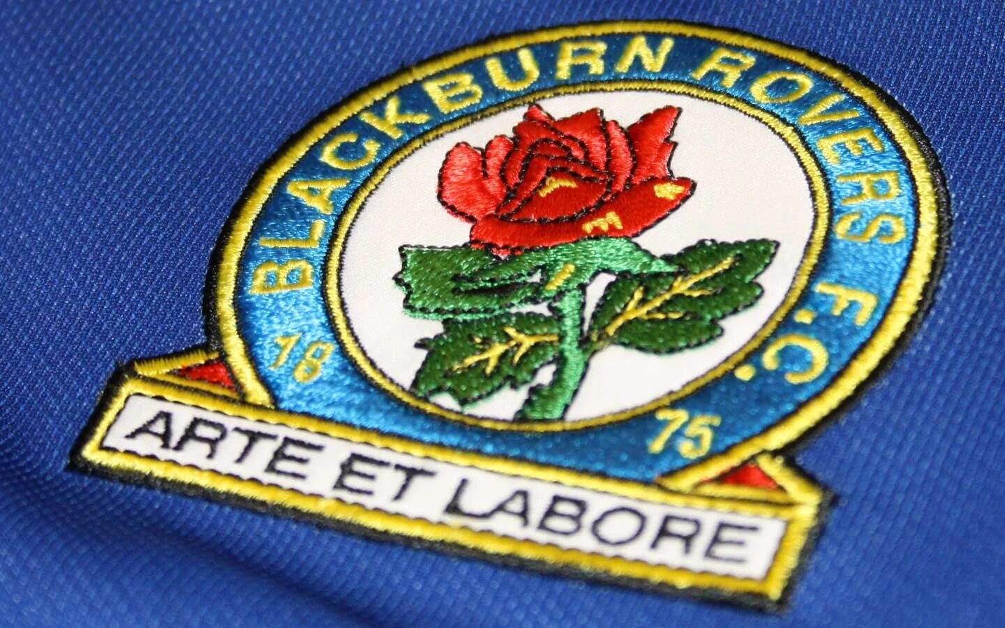 Блэкберн роверс обои. Блэкберн роверс флаг. Blackburn rovers. Fc blackburn. Блэкберн роверс эмблема.