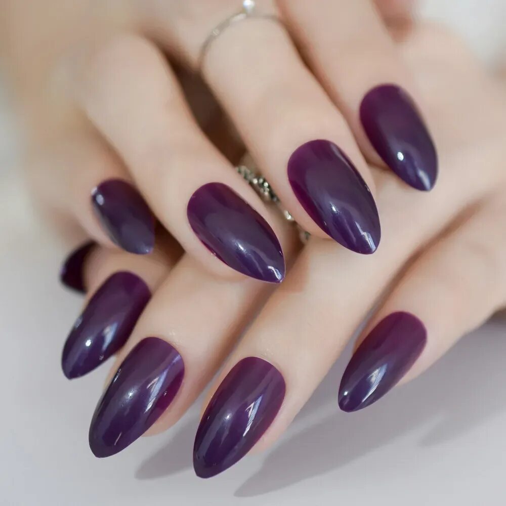 Дизайн ногтей миндаль фиолетовый 10 diseños de uñas moradas elegantes para ir a trabajar Purple nails, Matte purp