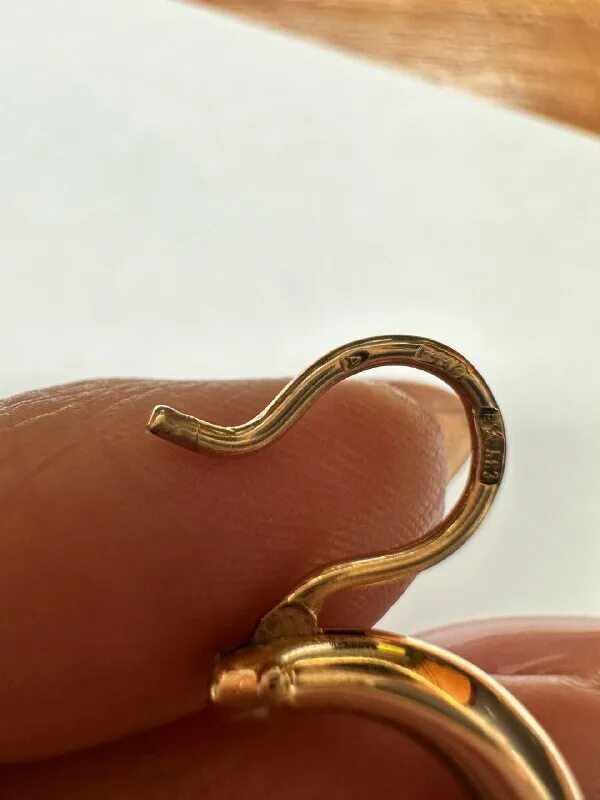 Кулон черная луна лилит. Несколько пар серег высохнул на солнце. Несколько пар серег высохнул на солнце. Несколько пар серег высохнул на солнце. Две пары сережек.