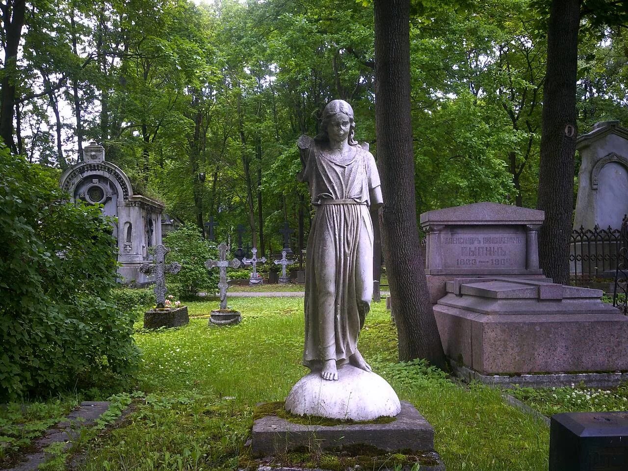 некрополь александро-невской лавры в санкт-петербурге. новодевеческое кладбище санкт-петербург. смоленском лютеранском кладбище в санкт-петербурге. волковское лютеранское кладбище в санкт-петербурге. некрополь новодевичьего монастыря спб.