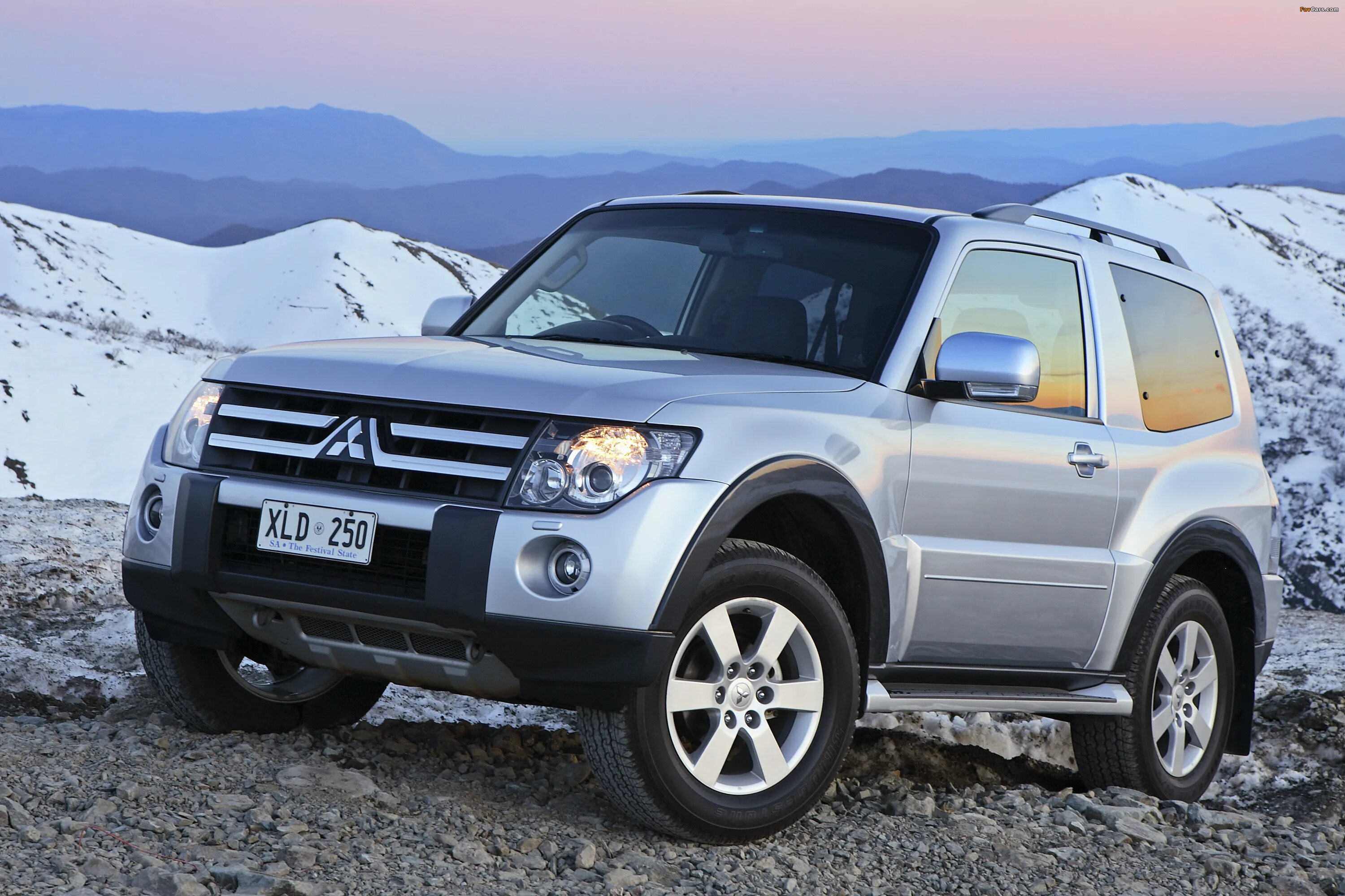 Мицубиси паджеро механика. Mitsubishi Pajero 3. Mitsubishi Pajero 3 Door. Mitsubishi Pajero 3 3 Door. Mitsubishi Pajero 4.