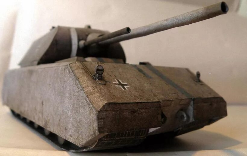 Танчик сделай. Макет танка. Модель танка из картона. Немецкий танк из картона. Маус танк картонный.