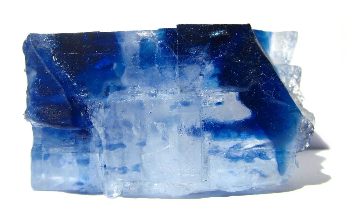 Halite минерал это. Nacl – галит (каменная соль). солевая порода галит. каменная соль цвет. натрий хлор кристаллы соль.