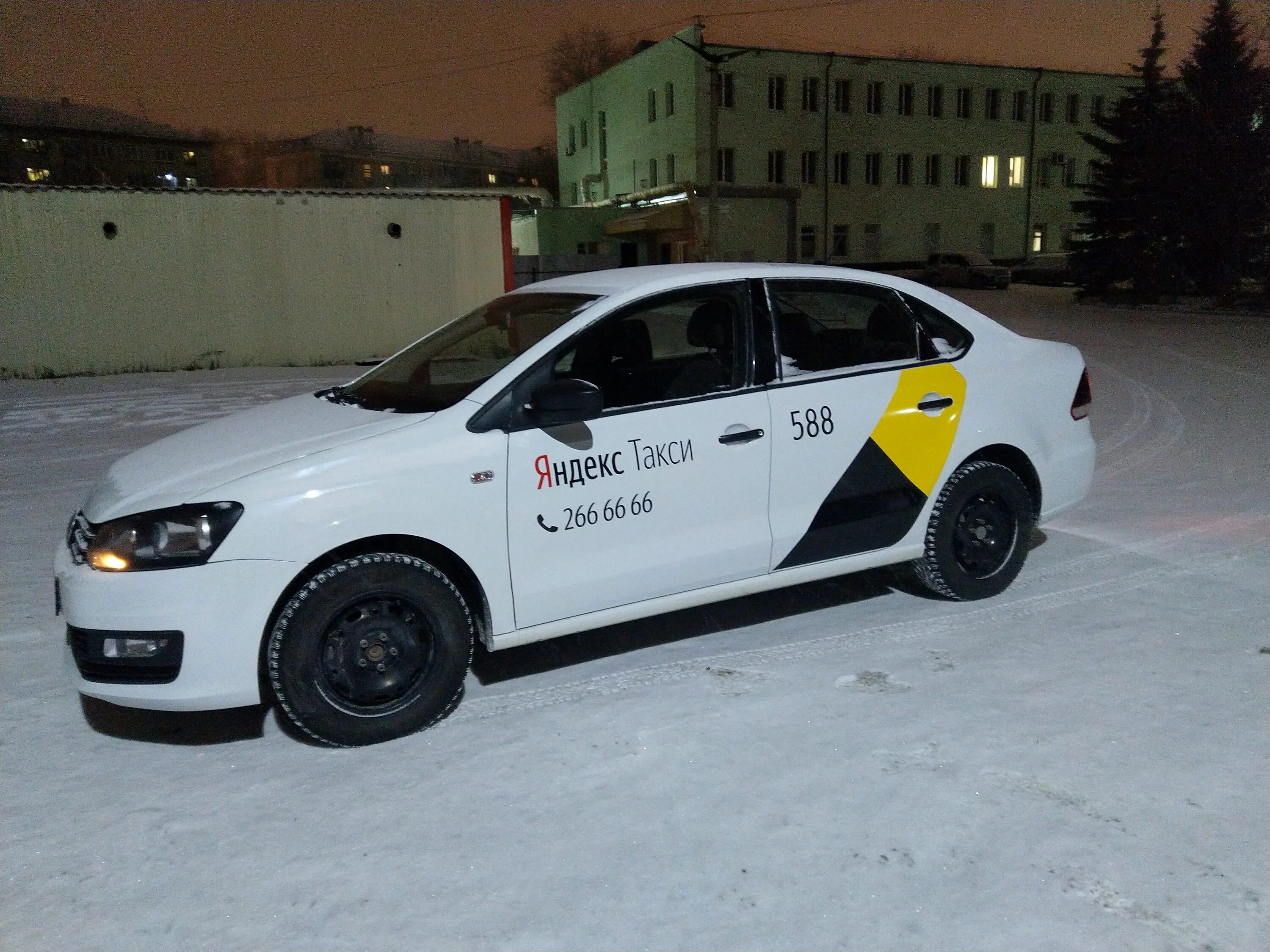 Поло такси. Volkswagen Polo такси.