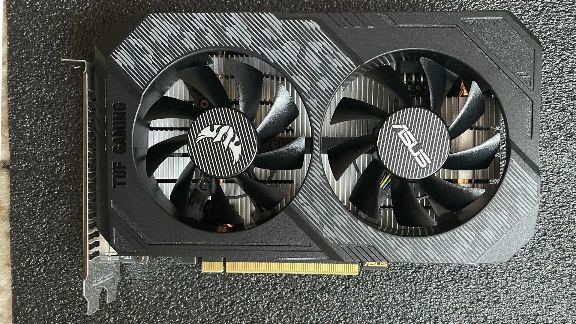 Asus gtx 1660 super tuf gaming. ASUS TUF 1660 super. 1660s TUF Gaming. Zotac GTX 1660 super. Прокладки на GTS 1660 super TUF.