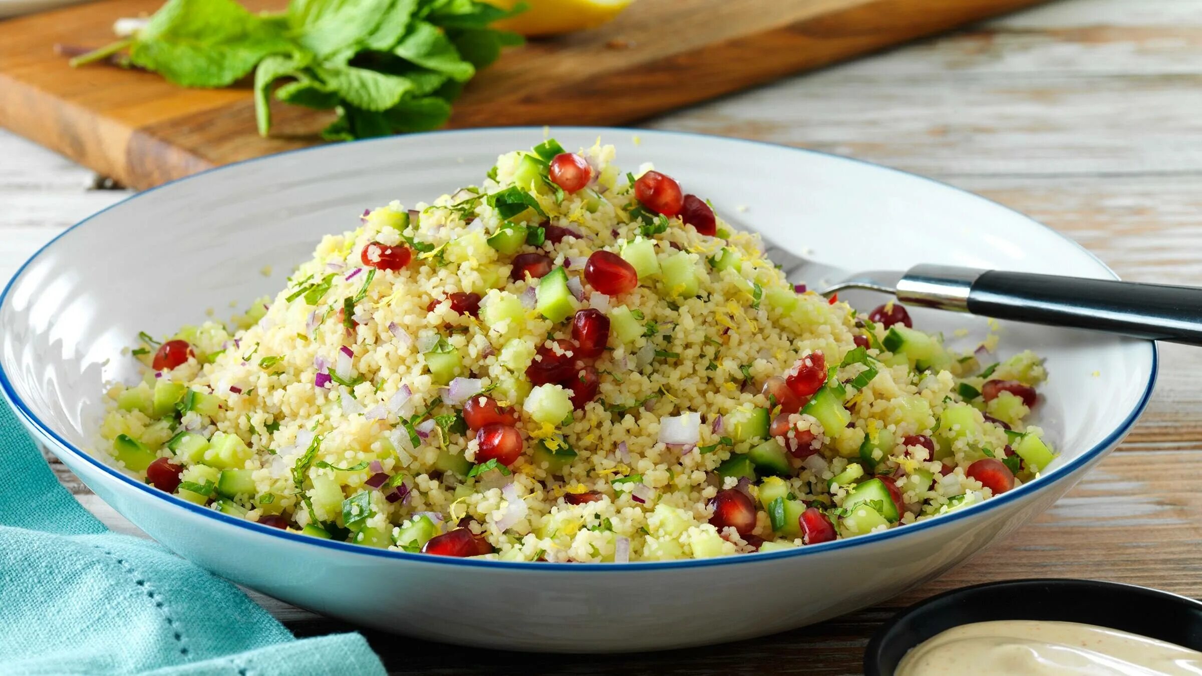 Кус кус с какого возраста можно ребенку. Салат с кускусом. салат кус кус с овощами.