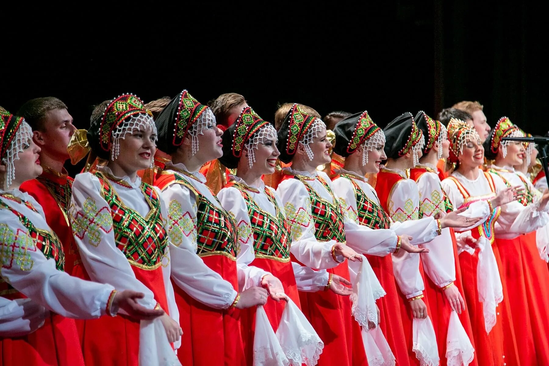 Выступления народных коллективов
