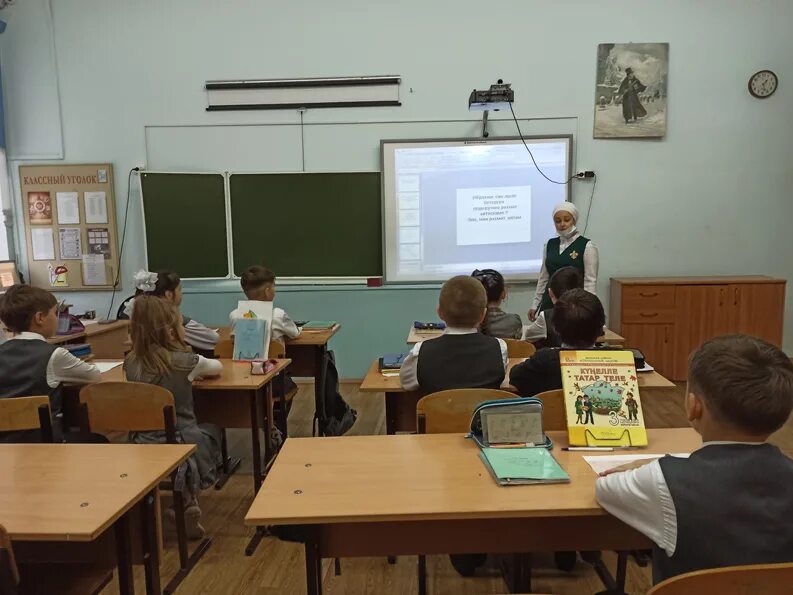 Татарская гимназия сайт. Татарская гимназия Саратов. Директор татарской гимназии Саратов. Директор гимназии 7 Саратов. Национальная Татарская гимназия Саратов.