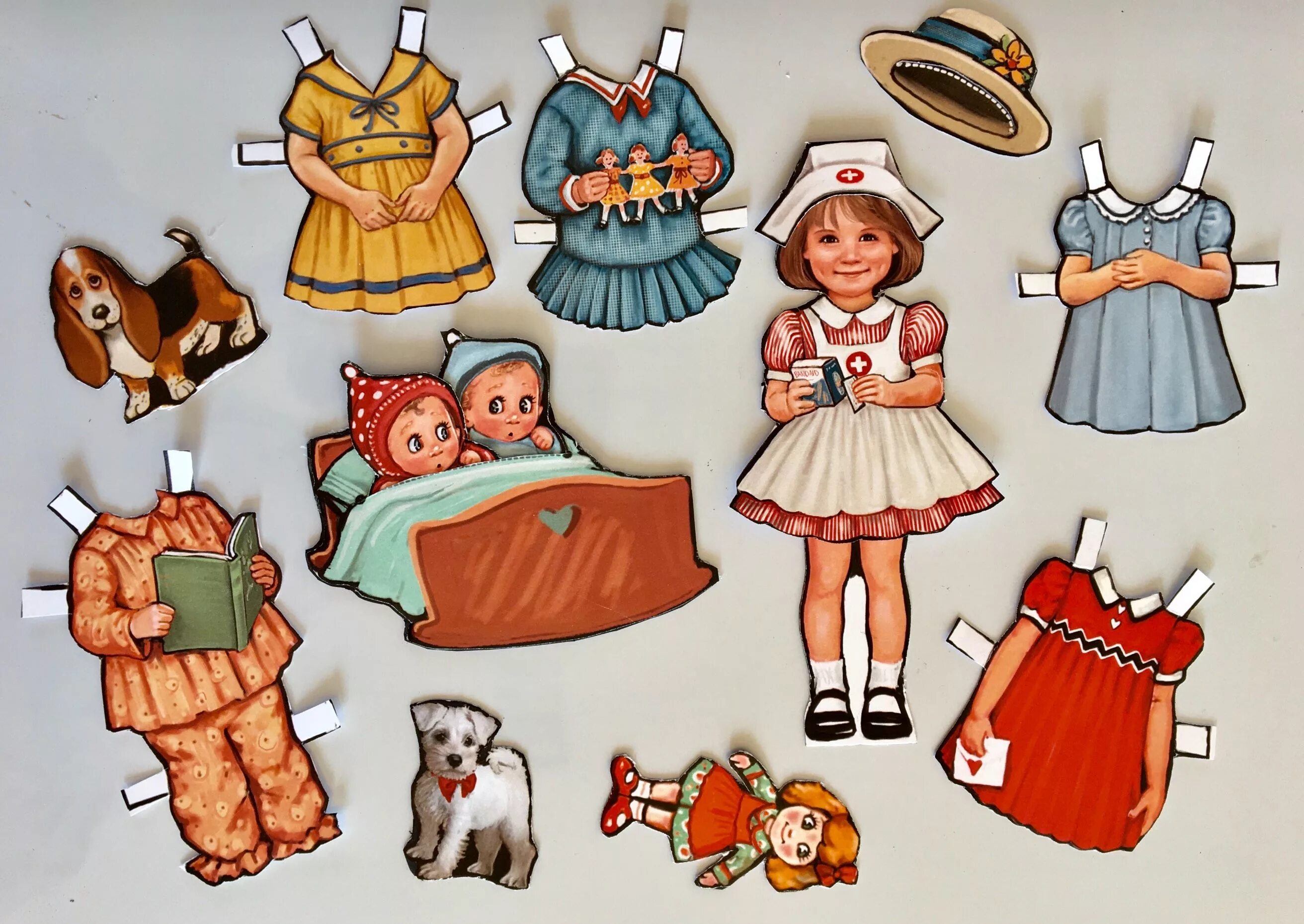 Бумажный. Бумажные куколки. Картонные куклы с одеждой. Бумажные куклы с одеждой.