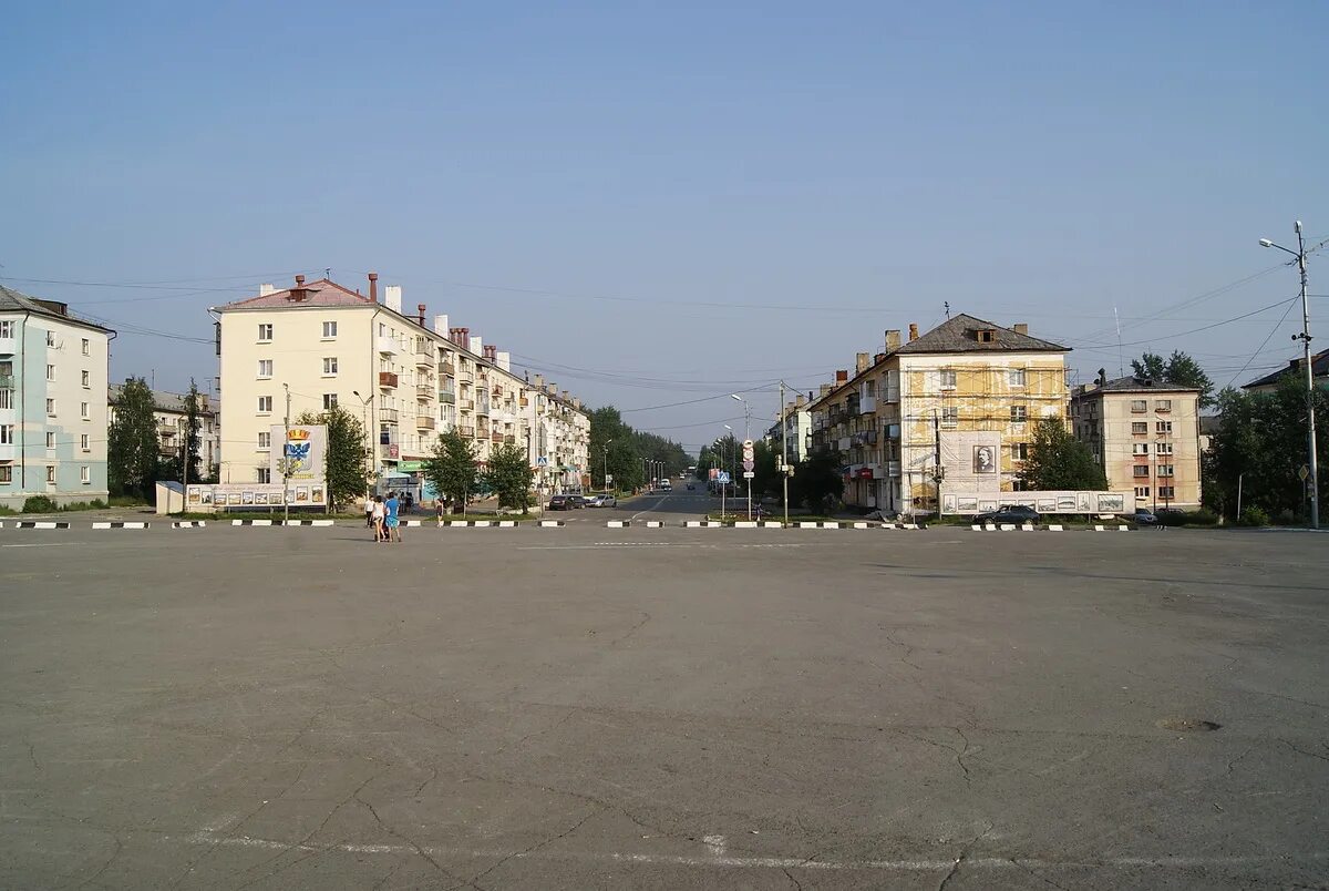Карпинск улица ленина. Карпинск улица ленина. Торговый центр урал карпинск. Старый карпинск. Карпинск улица ленина.