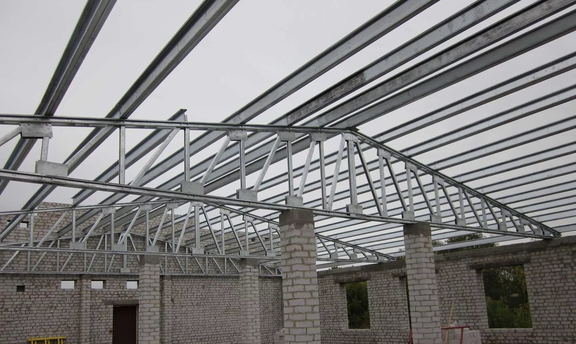 ферма металлическая 6300. металлические конструкции крыш. металлические конструкции крыш. стропильные двутавровые балки. металлические конструкции крыш.