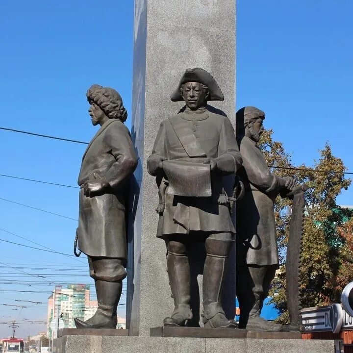 Памятники челябинска. Стелла основателям города Челябинска. Памятник основателям Челябинска. Челябинск памятник основателям города. Памятник основателям Челябинска на Кировке.