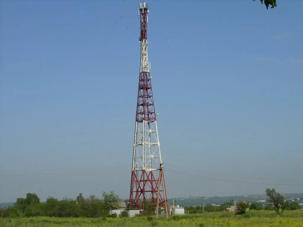 Высокая вышка. Высота 70 метров. 70 метров. Как выглядит 70 метров. Телевизионная вышка.