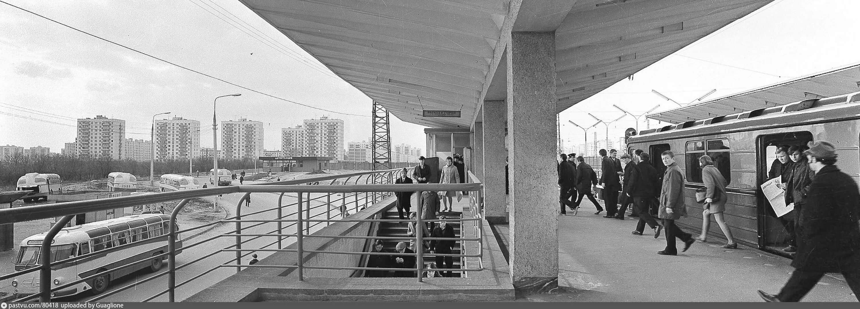 Выхино останкино. Ждановская станция метро. Станция Ждановская метро Москва. Станция метро Ждановская 1966 Москва. Метро Ждановская 1966.