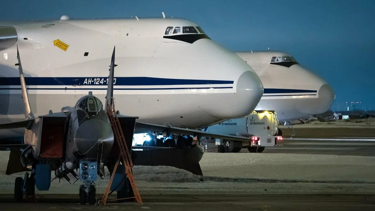 Ан 26 разведчик. Ан-178 транспортный самолёт. Ан-70-200с. Вспомогательная силовая установка самолета. Самолет ил 76.