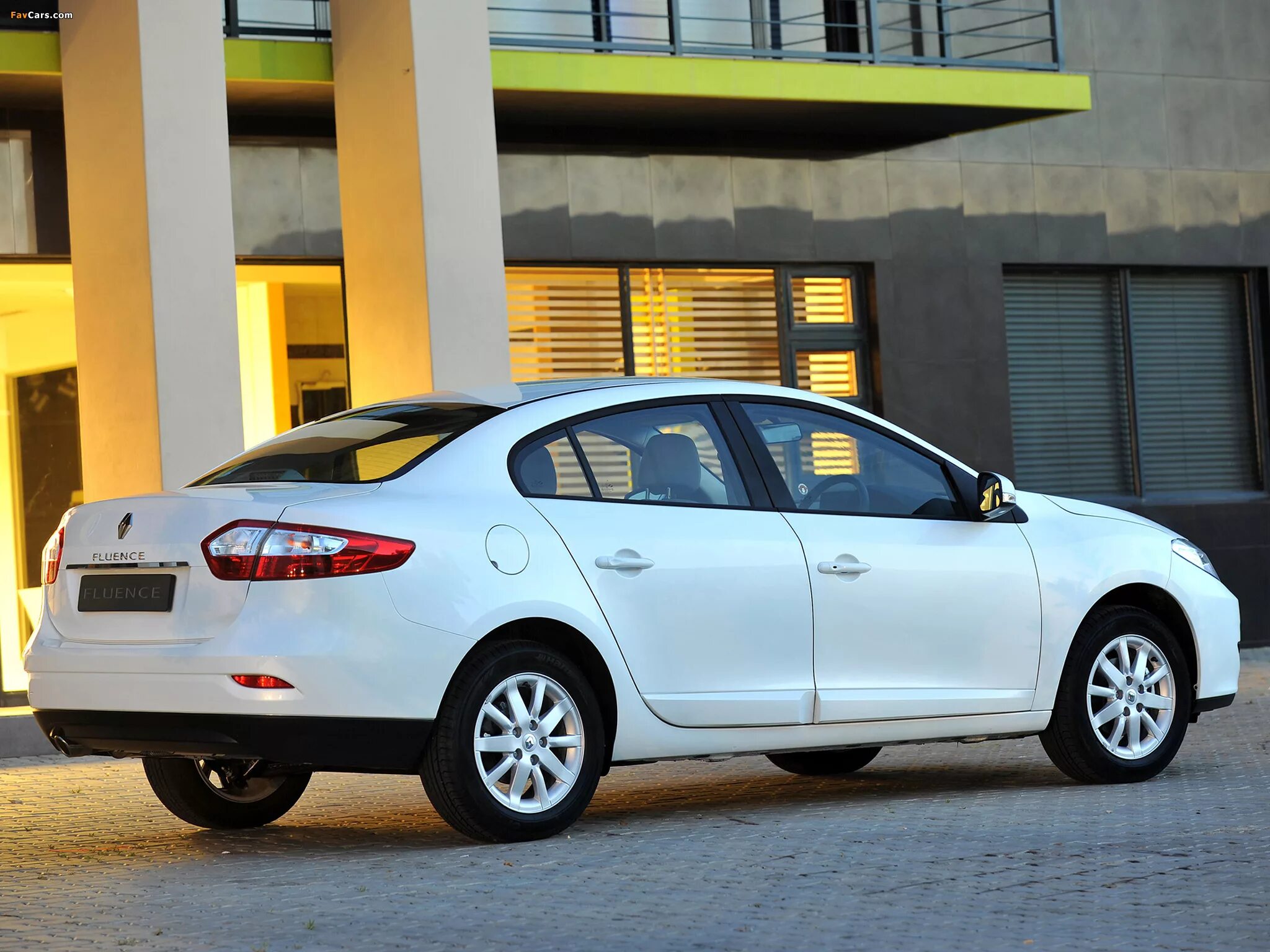 Renault флюенс. Renault Fluence 2010. Renault Fluence 1. Рено Флюенс 2. Рено Флюенс седан 2010.