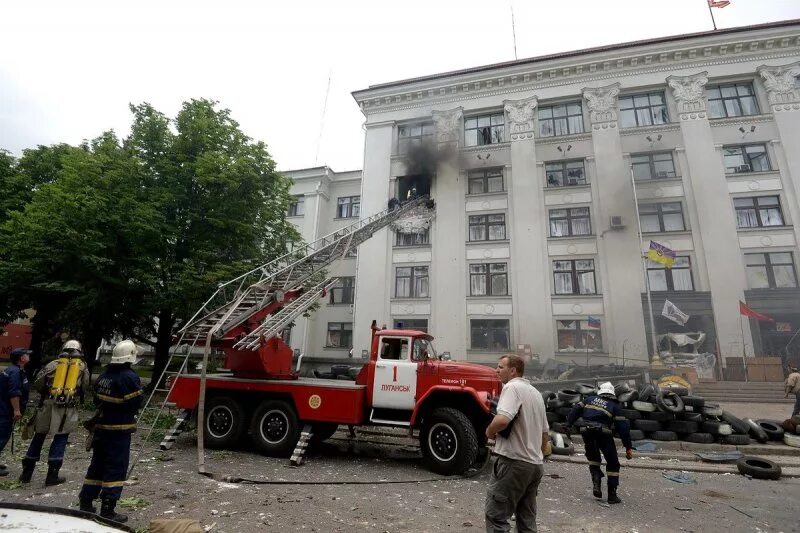 2 июня 2014. Луганская администрация авиаудар 2014. Обстрел администрации Луганск 2014. Обстрел Луганска 2 июня 2014.