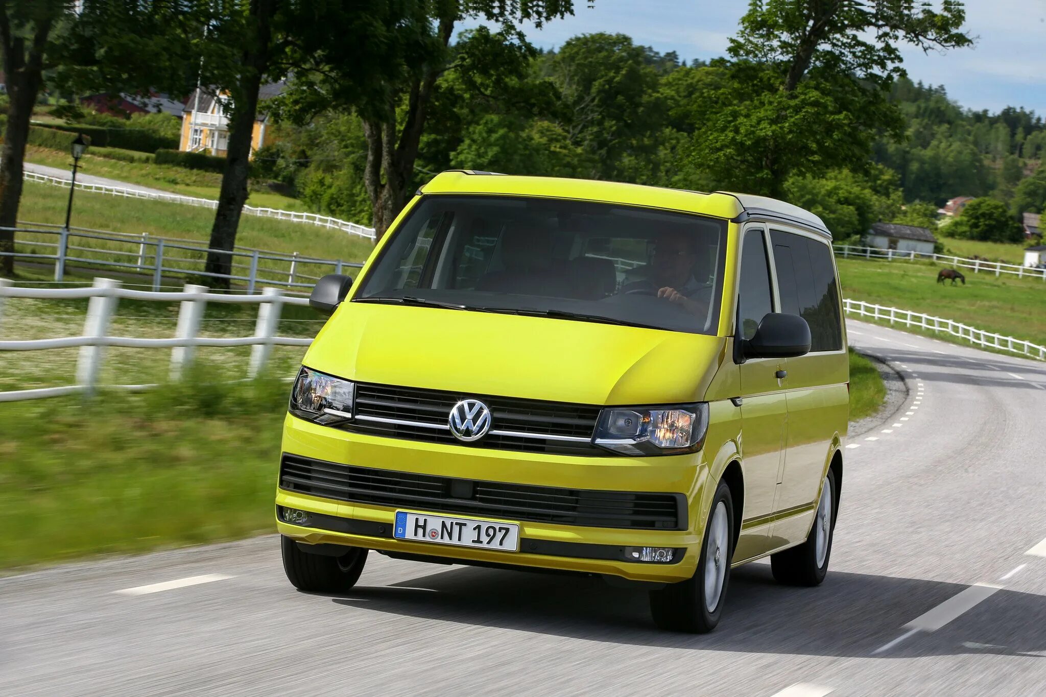 Volkswagen купить воронеж. Volkswagen California t7. Фольксваген т6. Фольксваген Калифорния 2015. Volkswagen California т6 2015 синий.