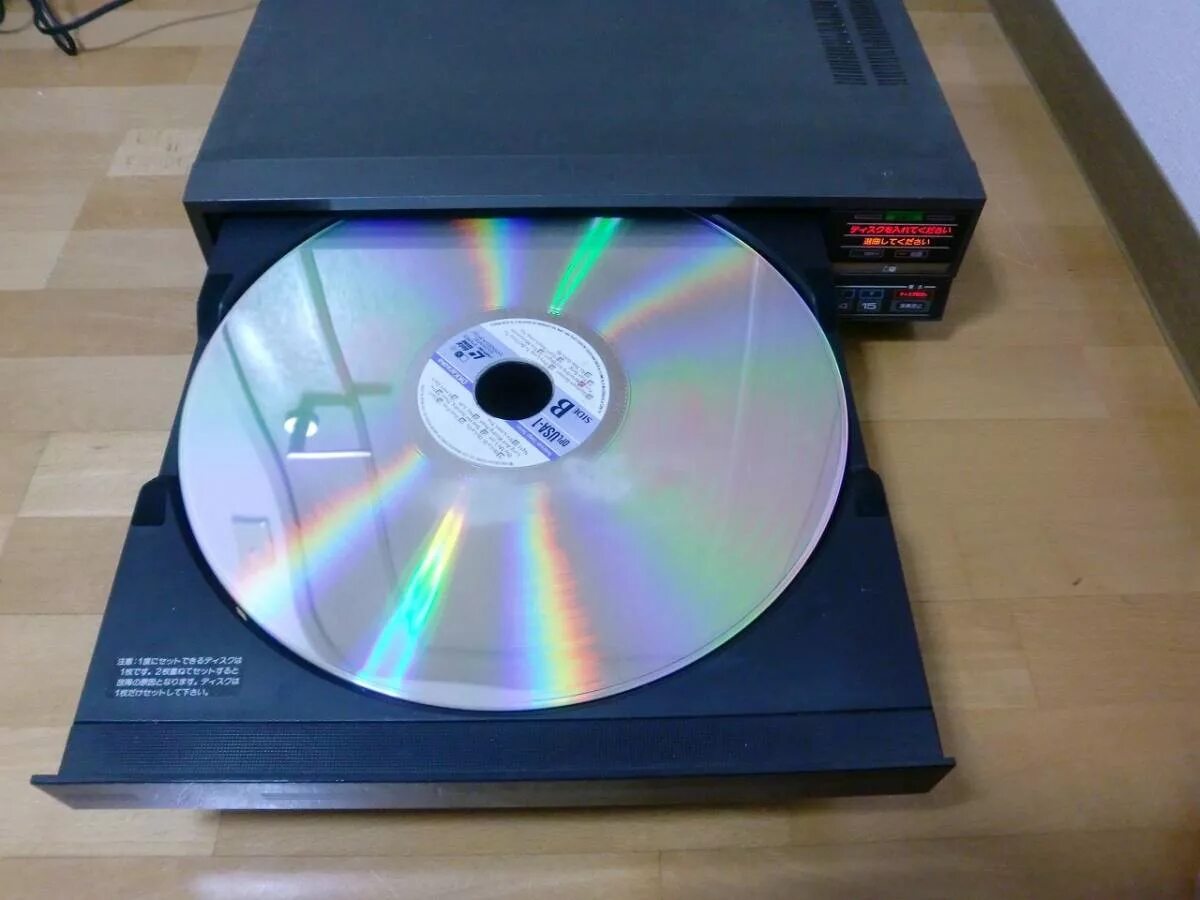 Лазерный диск в каком году. Ld laserdisc лазердиски. pioneer laser disc. pioneer, laser disc-s1. лд диск лазердиск.