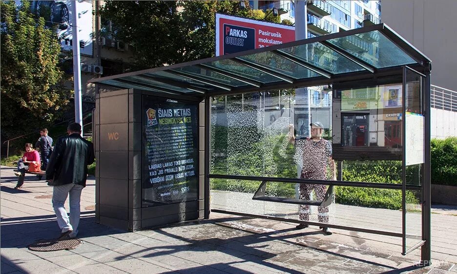 Остановка общественного транспорта в городе. Современные автобусные остановки. Современный остановочный комплекс. Павильон автобусной остановки. Современные остановки общественного транспорта.