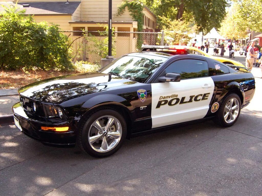 Полицейский мустанг. Ford Mustang gt 2006 Police. Форд Мустанг полиция США. Ford Mustang Police Interceptor. Ford Mustang gt 2005 Police.