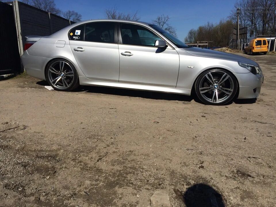 Вылет дисков е60. Бмв е60 r19. bmw e60 r20. 343 стиль bmw e60 r19. бмв е60 на 343 стиле.