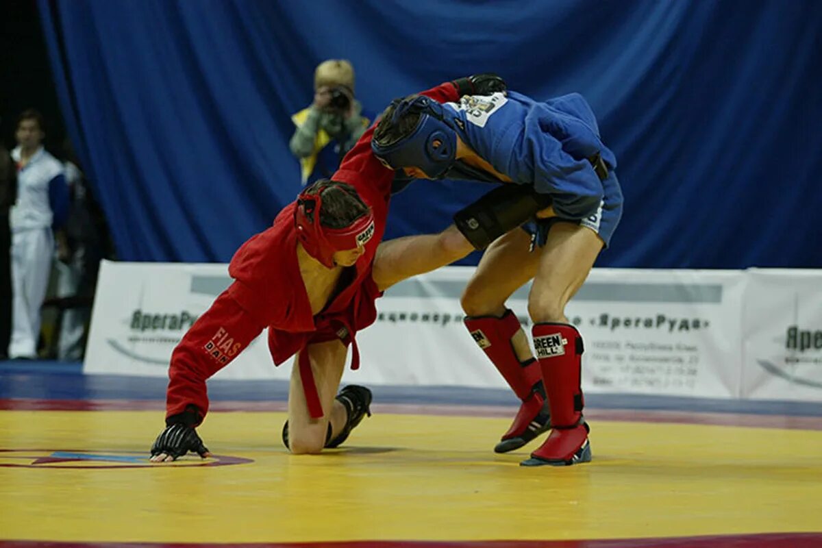 Первенство россии по боевому самбо. Самбо россии. Самбо д. Боевое самбо оренбург. Самбо боевое самбо.