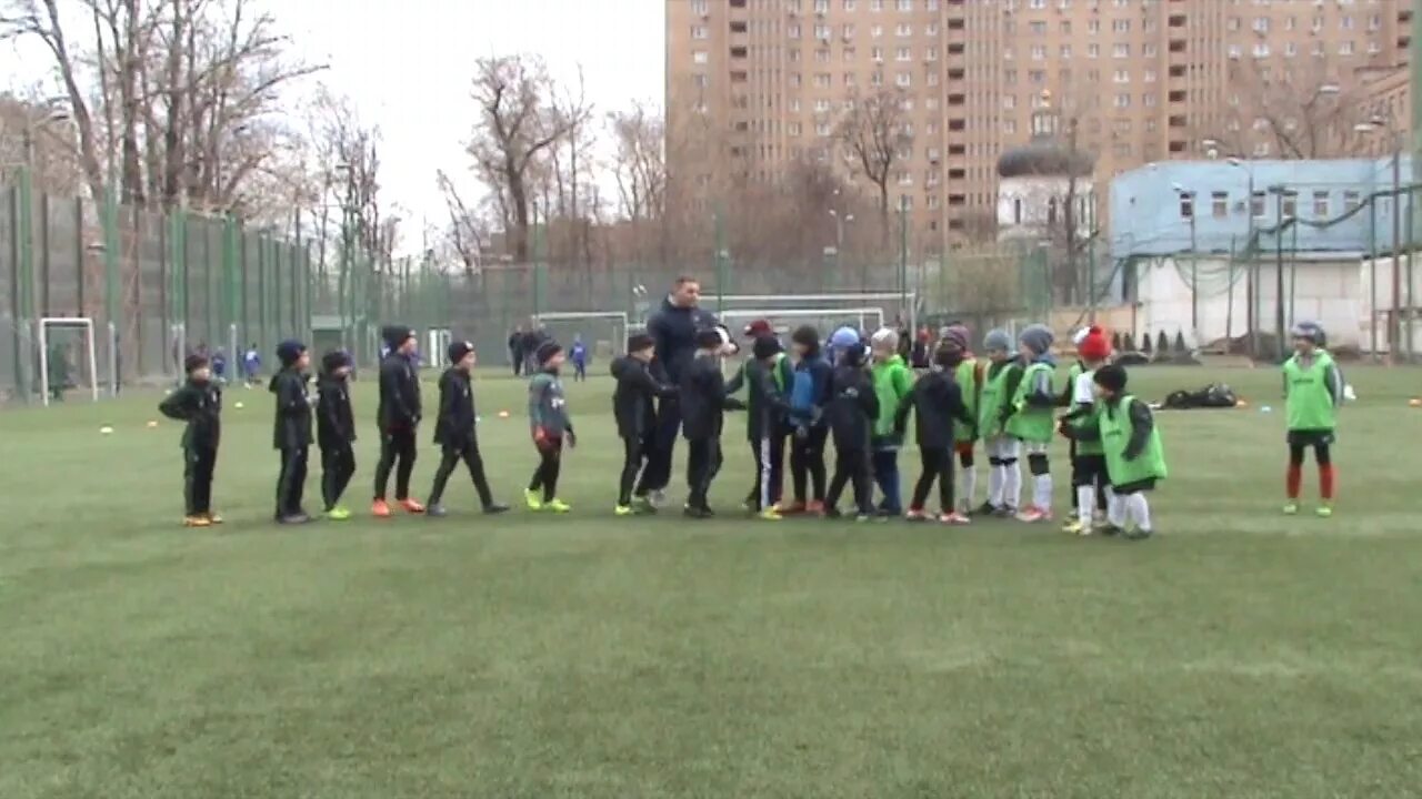 Перовские футбол. Футбол перово. Локомотив перово 2010. Футбольное поле в дмитрове. Сокол академия футбола.