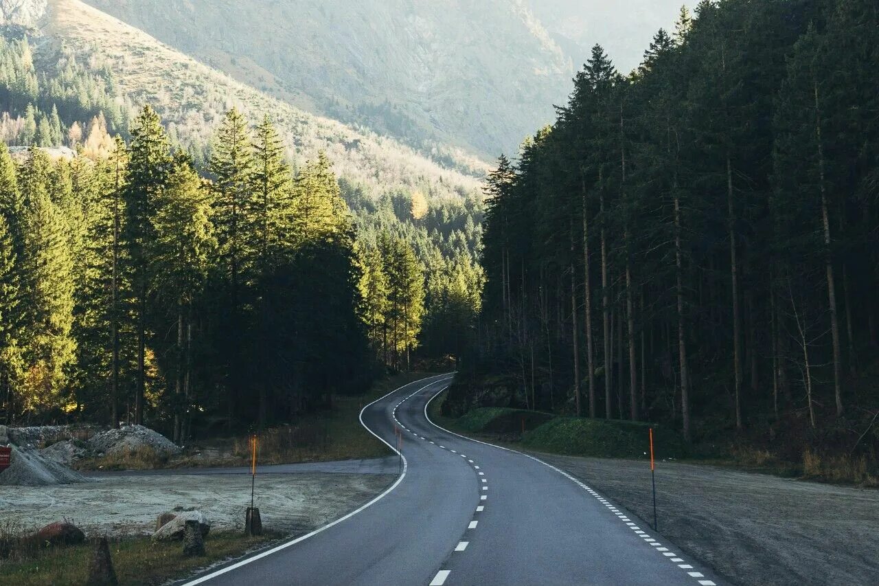 Road views. Горные дороги Швейцарии. Швейцария горы дорога. Швейцарские Альпы автотрассы. Природа Альпы Швейцария дороги.